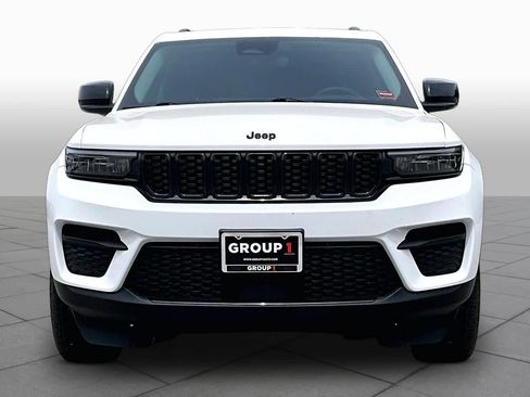 Used 2023 Jeep Grand Cherokee Laredo w/ Luxury Tech Group I AWD/4WD image 4