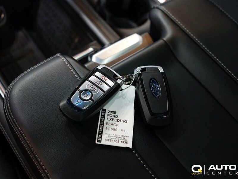 Used 2025 Ford Expedition Max Platinum w/ Stealth Performance Package AWD/4WD image 23