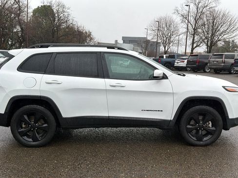 Used 2018 Jeep Cherokee Latitude w/ Altitude Package image 4
