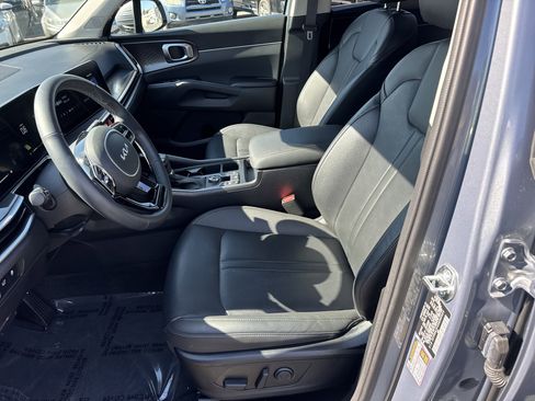 Certified 2025 Kia Sorento EX w/ Panoramic Sunroof Package image 9
