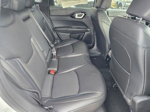 New 2026 Jeep Compass Latitude image 9