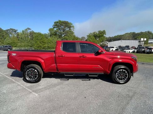 Used 2025 Toyota Tacoma TRD Sport AWD/4WD image 2