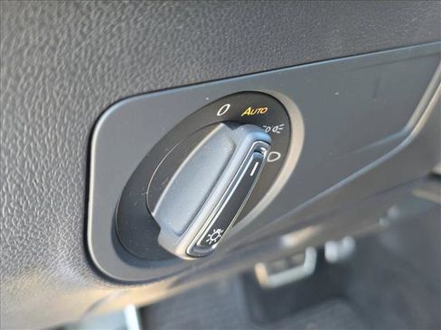Used 2023 Volkswagen Tiguan SE R-Line FWD image 9