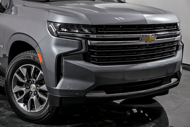 Used 2021 Chevrolet Suburban LT w/ LT Signature Package AWD/4WD image 2