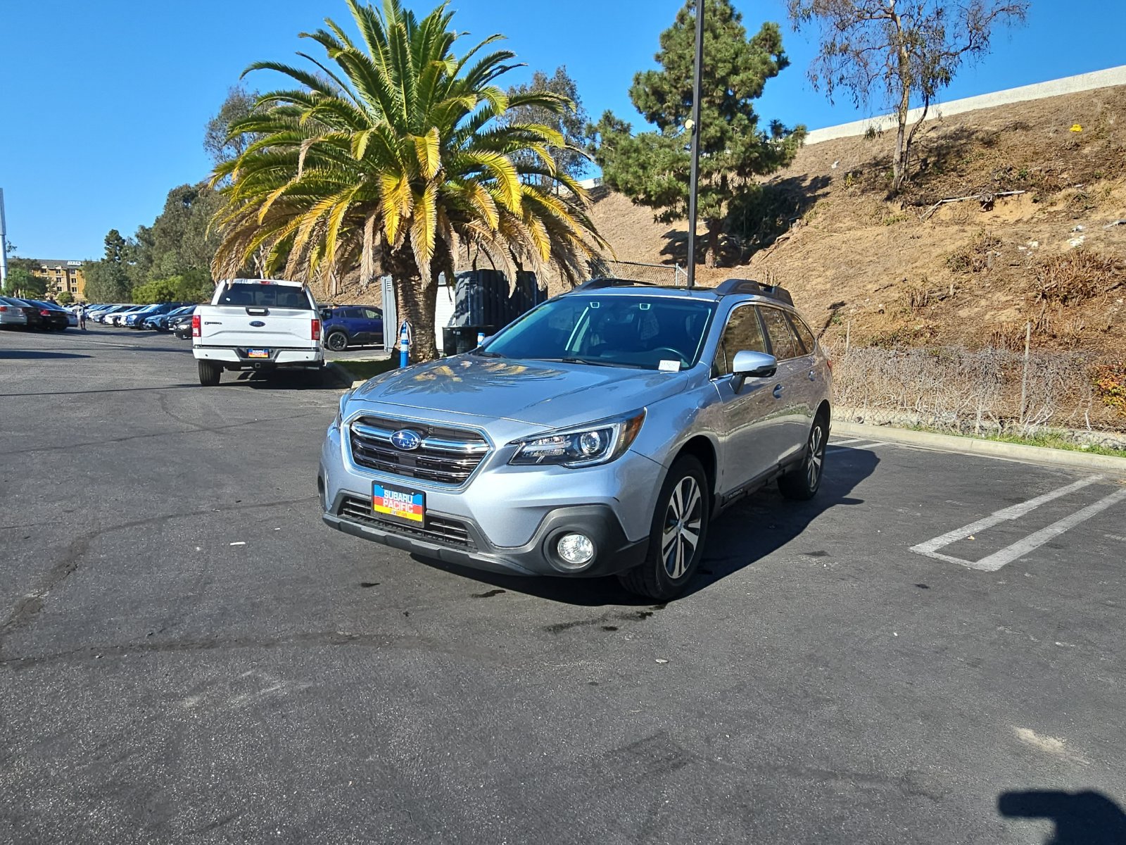 Used 2019 Subaru Outback 3.6R Limited AWD/4WD image 3
