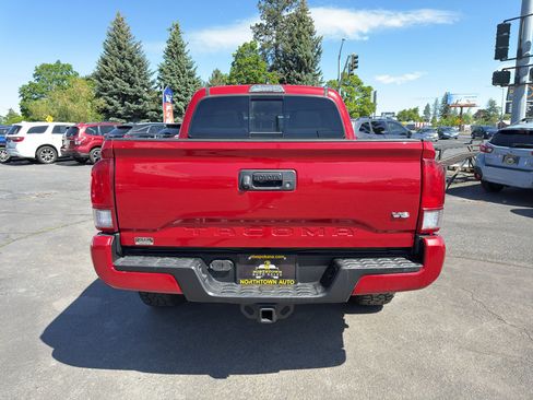 Used 2017 Toyota Tacoma TRD Sport w/ Tow Package AWD/4WD image 6