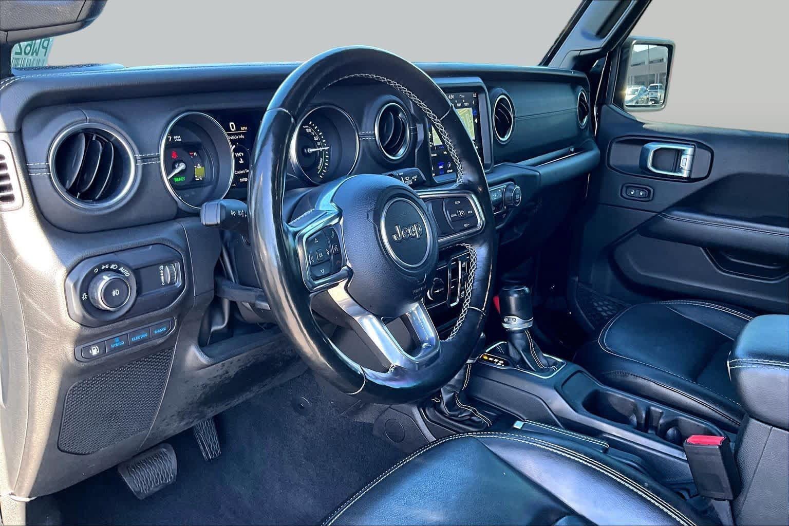 Used 2023 Jeep Wrangler Unlimited Sahara w/ Cold Weather Group AWD/4WD image 16