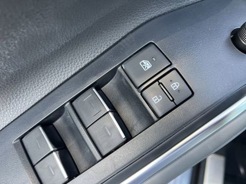 Used 2022 Toyota Highlander Platinum image 19