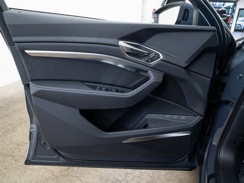 Used 2024 Audi Q8 e-tron Premium Plus image 17