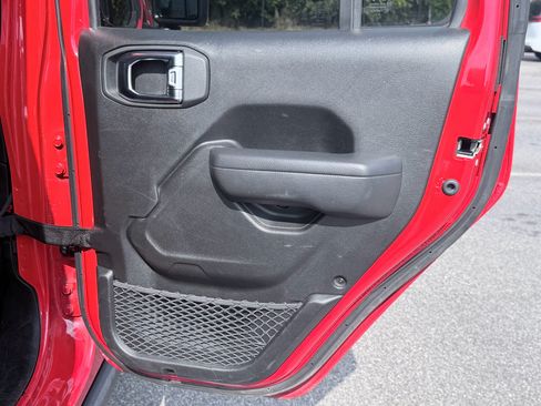 Used 2025 Jeep Wrangler Unlimited Rubicon AWD/4WD image 28
