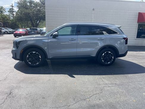Used 2025 Kia Sorento S w/ Panoramic Sunroof Package FWD image 2