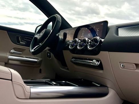 Certified 2025 Mercedes-Benz GLA 250 4MATIC image 18