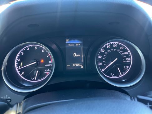 Used 2018 Toyota Camry SE image 10