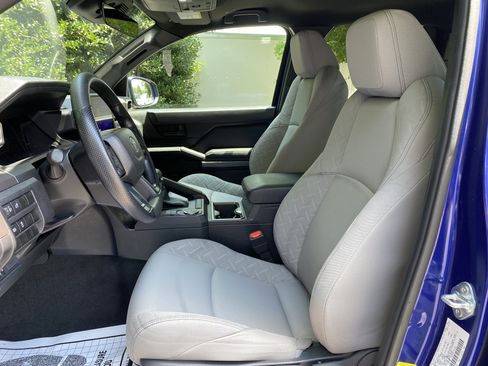 Used 2025 Toyota Tacoma SR5 RWD image 16