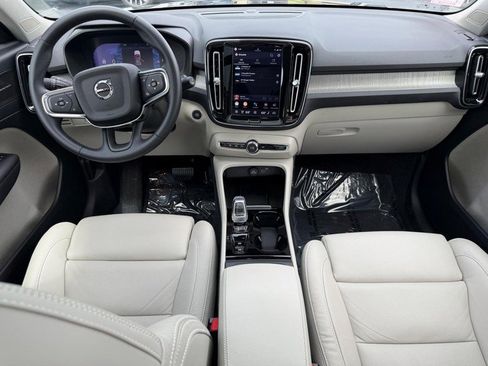 Certified 2023 Volvo XC40 B5 Ultimate w/ Protection Package Premier AWD/4WD image 12