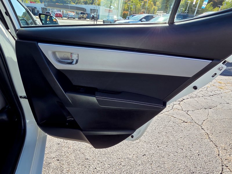 Used 2018 Toyota Corolla LE FWD image 14