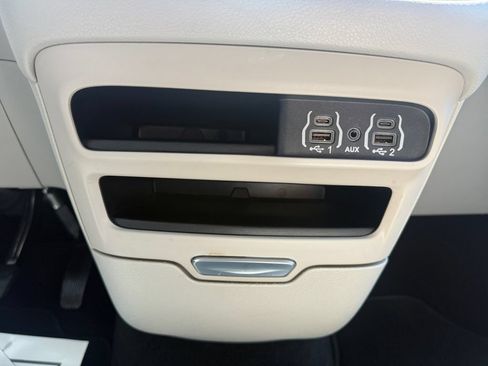 Used 2023 Chrysler Pacifica Touring-L FWD image 25