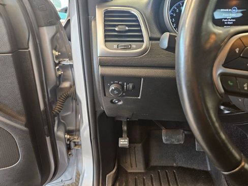 Used 2018 Jeep Grand Cherokee Laredo AWD/4WD image 16