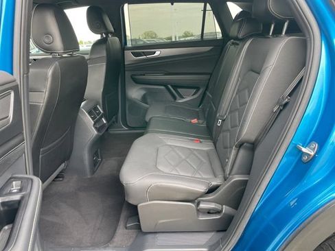 Used 2024 Volkswagen Atlas Cross Sport SE FWD image 28