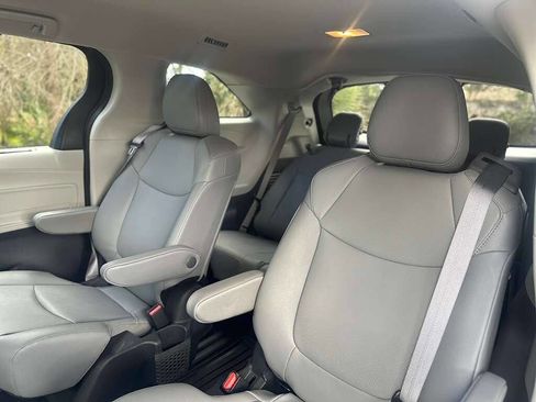Used 2024 Toyota Sienna XLE image 18