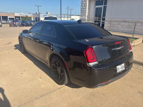 Used 2020 Chrysler 300 S RWD image 3