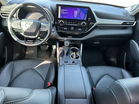Used 2023 Toyota Highlander Limited image 17
