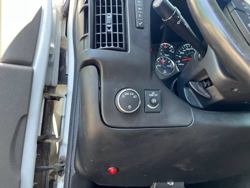 Used 2018 Chevrolet Express 2500 w/ Driver Convenience Package RWD image 20