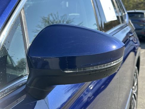 Used 2021 Volkswagen Tiguan SE image 10