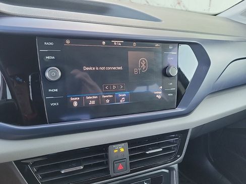 Used 2022 Volkswagen Taos SE image 18