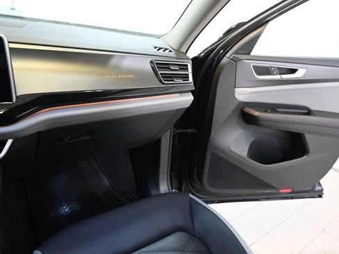 Used 2024 Volkswagen Atlas Peak Edition SE AWD/4WD image 33