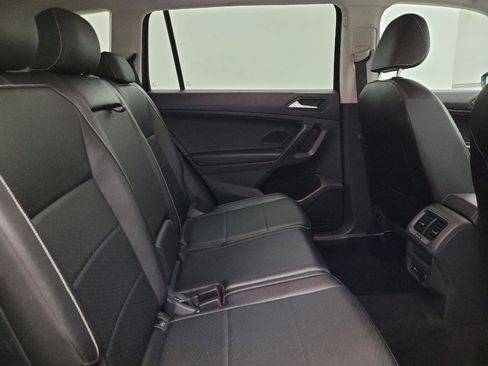 Used 2021 Volkswagen Tiguan SE image 19
