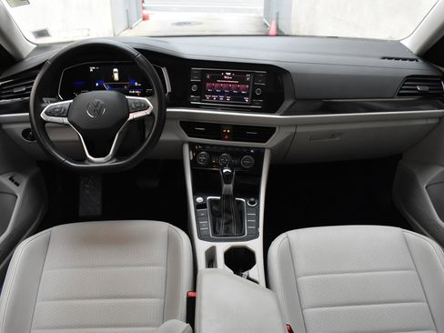 Used 2022 Volkswagen Jetta SE image 30