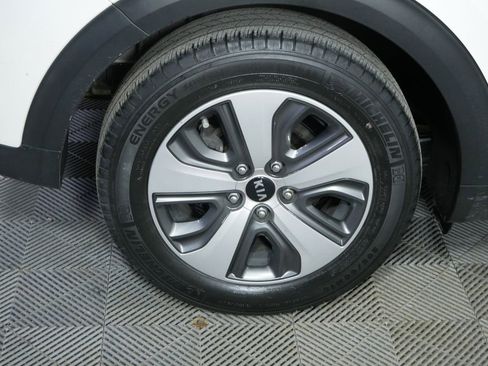 Certified 2019 Kia Niro LX image 11