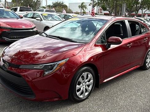 Used 2025 Toyota Corolla LE image 3