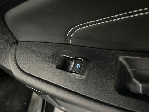 Used 2024 Ford Edge Titanium image 19