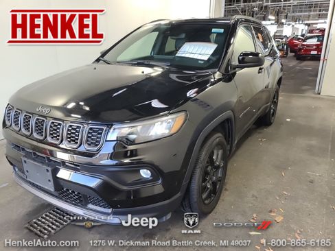Used 2025 Jeep Compass Latitude w/ Altitude Special Edition AWD/4WD image 1