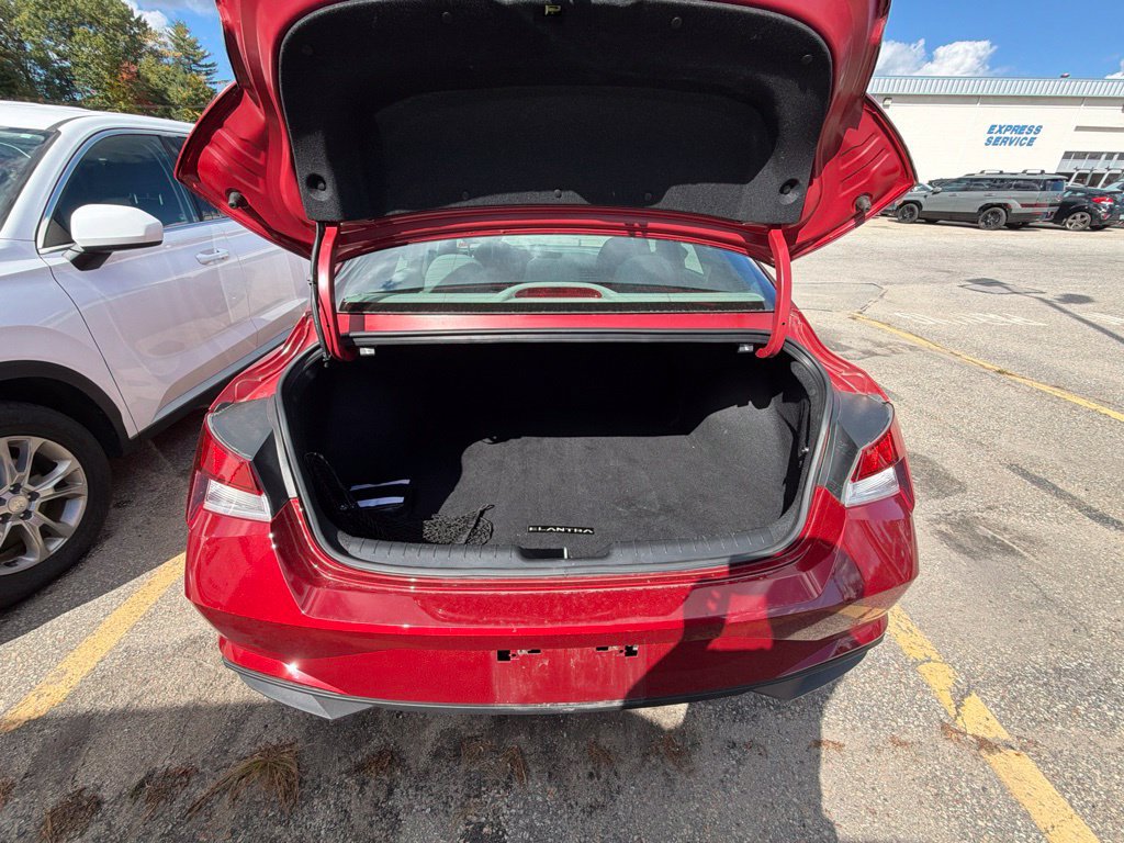 Used 2023 Hyundai Elantra SEL w/ Convenience Package FWD image 4