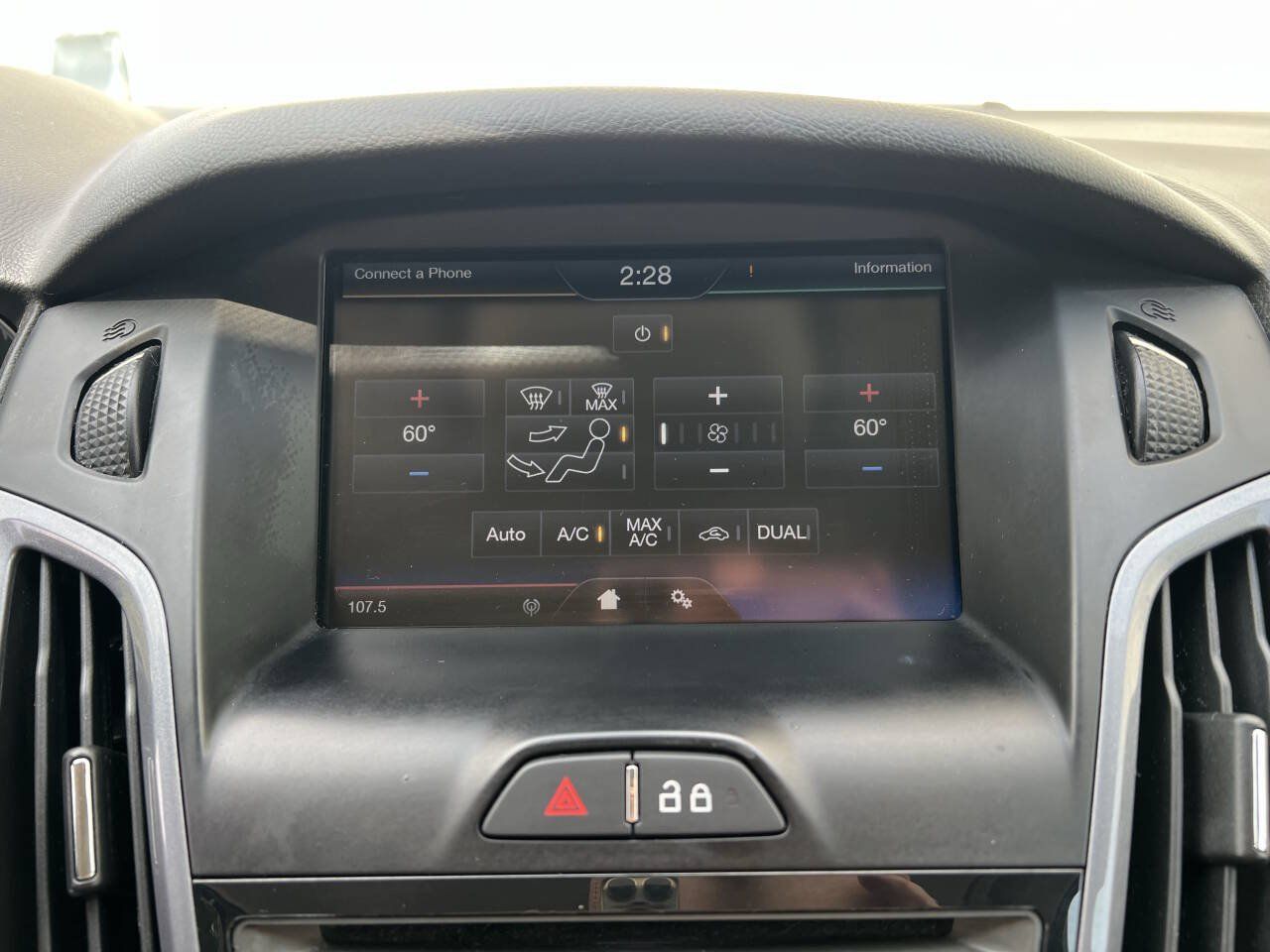 Used 2014 Ford Focus Titanium FWD image 19