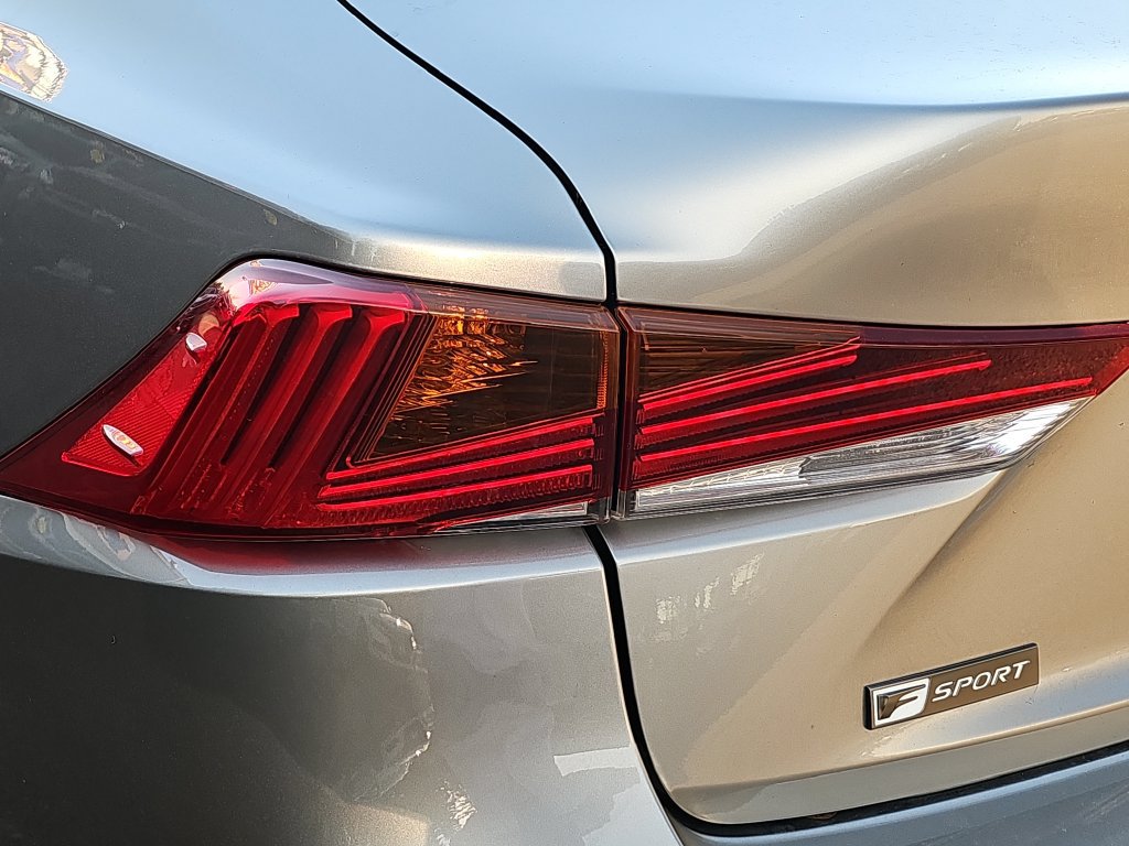 Used 2018 Lexus IS 300 AWD image 17