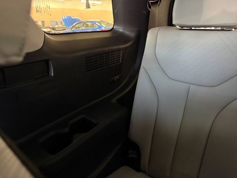 Used 2024 Hyundai Palisade SEL FWD image 36