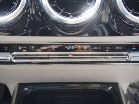 Used 2021 Mercedes-Benz GLA 250 4MATIC w/ Premium Package image 23