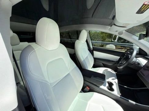 Used 2020 Tesla Model Y Long Range AWD/4WD image 31