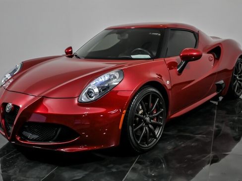 Used 2017 Alfa Romeo 4C Coupe w/ Coupe Convenience Group RWD image 5