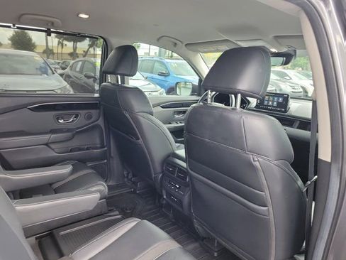 Certified 2024 Honda Pilot EX-L image 9