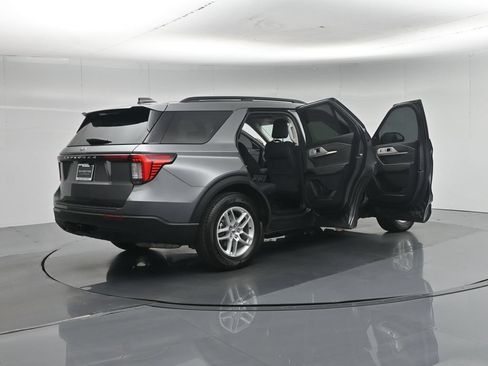 Certified 2025 Ford Explorer Active RWD image 34
