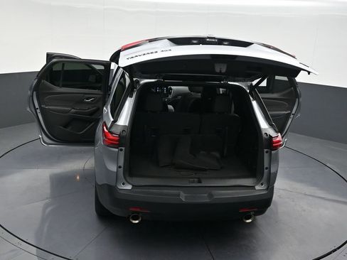 Used 2023 Chevrolet Traverse RS image 37