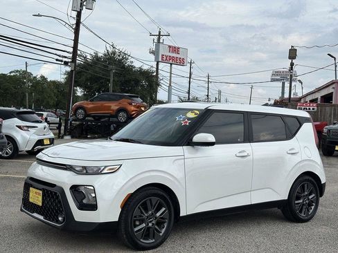 Used 2022 Kia Soul EX FWD image 3