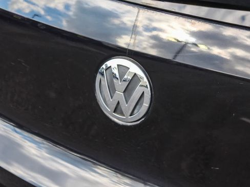 Used 2011 Volkswagen Tiguan SE image 11