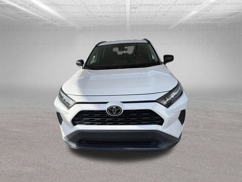 Used 2020 Toyota RAV4 LE FWD image 5