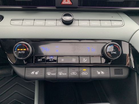 New 2025 Hyundai Elantra Limited image 33